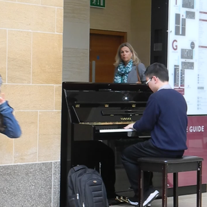 刘亦菲张开腿让男人桶
